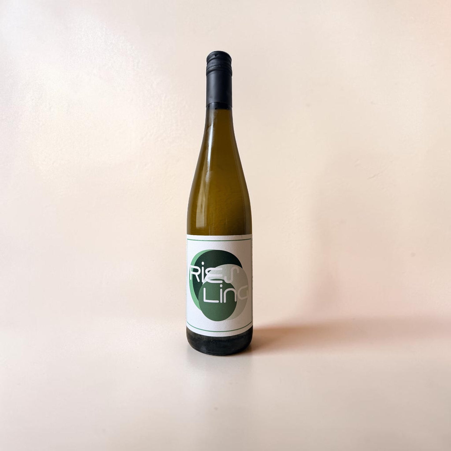 Produktbild der Flasche 2024er Riesling feinherb vom Weingut Simon Müller