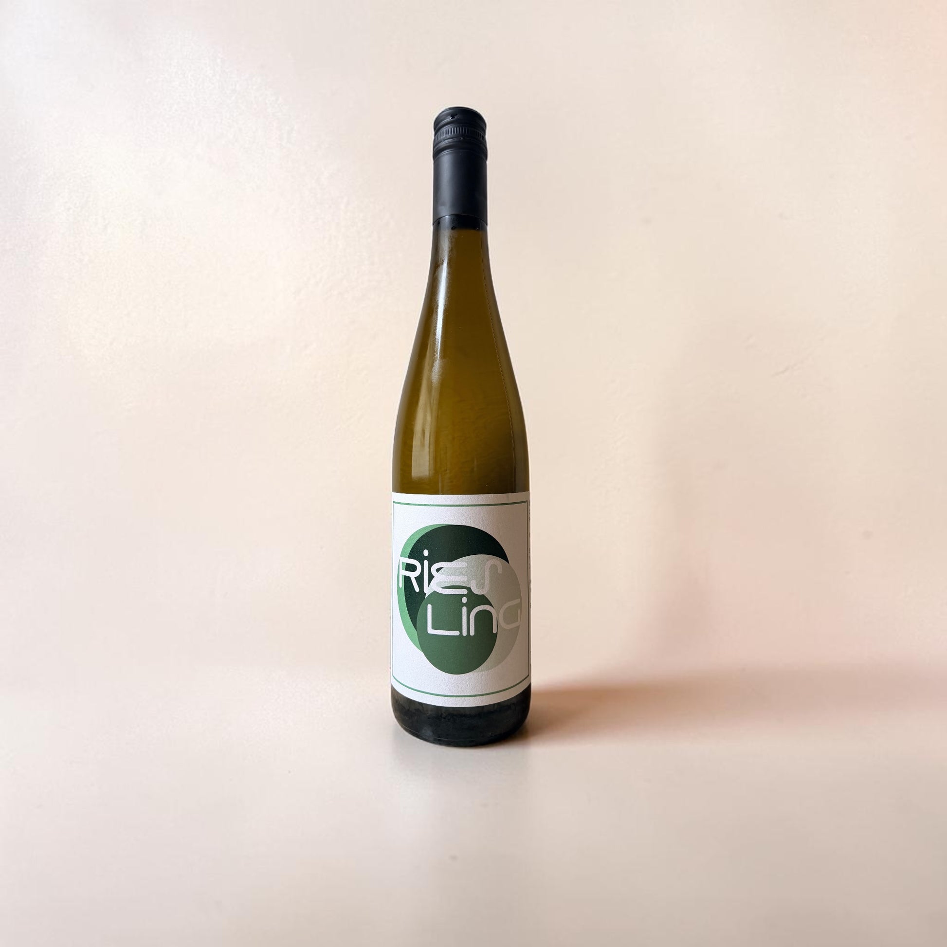 Produktbild der Flasche 2024er Riesling feinherb vom Weingut Simon Müller